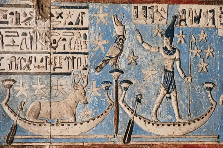 Pyramides d’Égypte sous un ciel étoilé