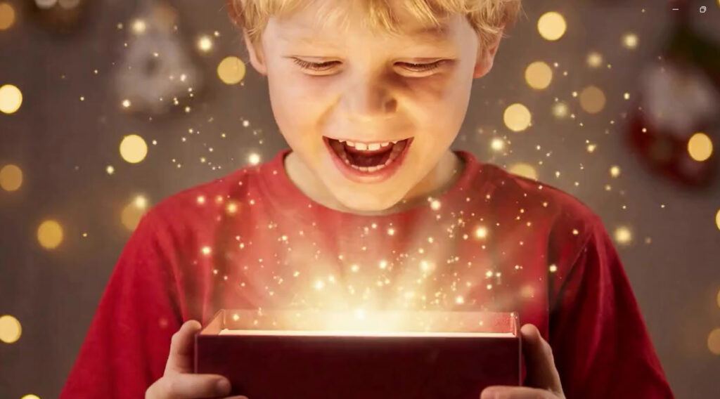 Idées cadeaux Noël enfant originales : ambiance féerique de Noël avec lumière chaleureuse, cadeaux personnalisés et univers magique pour enfant