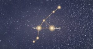 La constellation de la Grue reliée par un trait d’or sur fond de ciel étoilé, avec Alnaïr et Tiaki