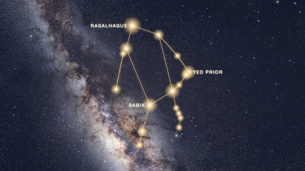 Constellation d’Ophiuchus tracée en or au-dessus du Scorpion, sur la Voie lactée